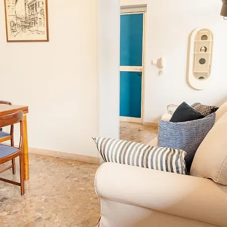 One Step From The - Italian Homing Apartment *